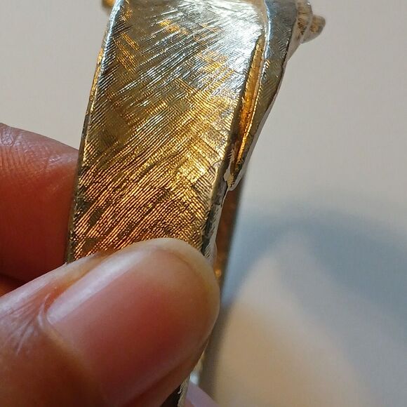 Vintage Lucerne Gold Tone Anti-Magnetic Swiss Mechanical Hidden Watch - BROKEN main image 12